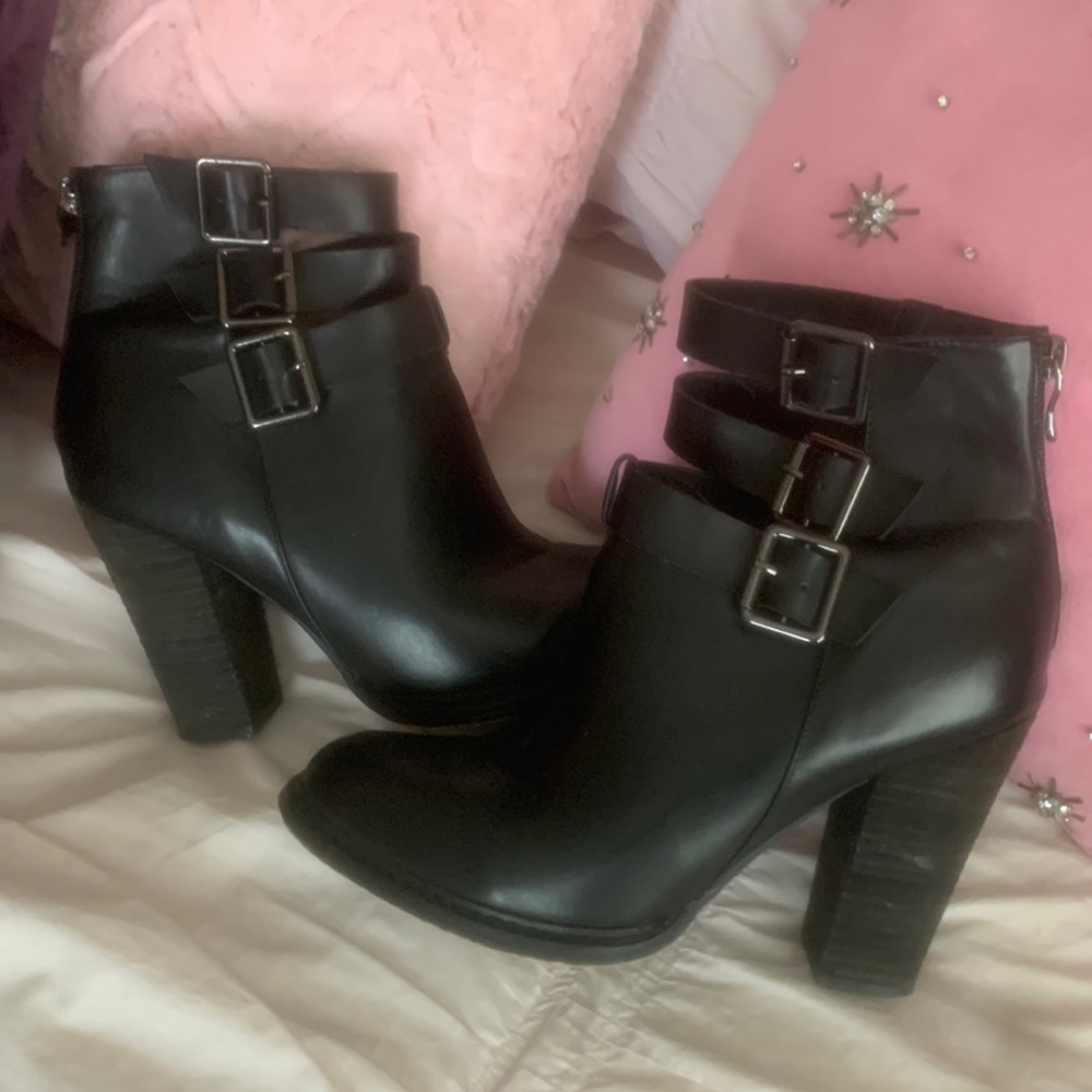 Women’s black booties size 8.5